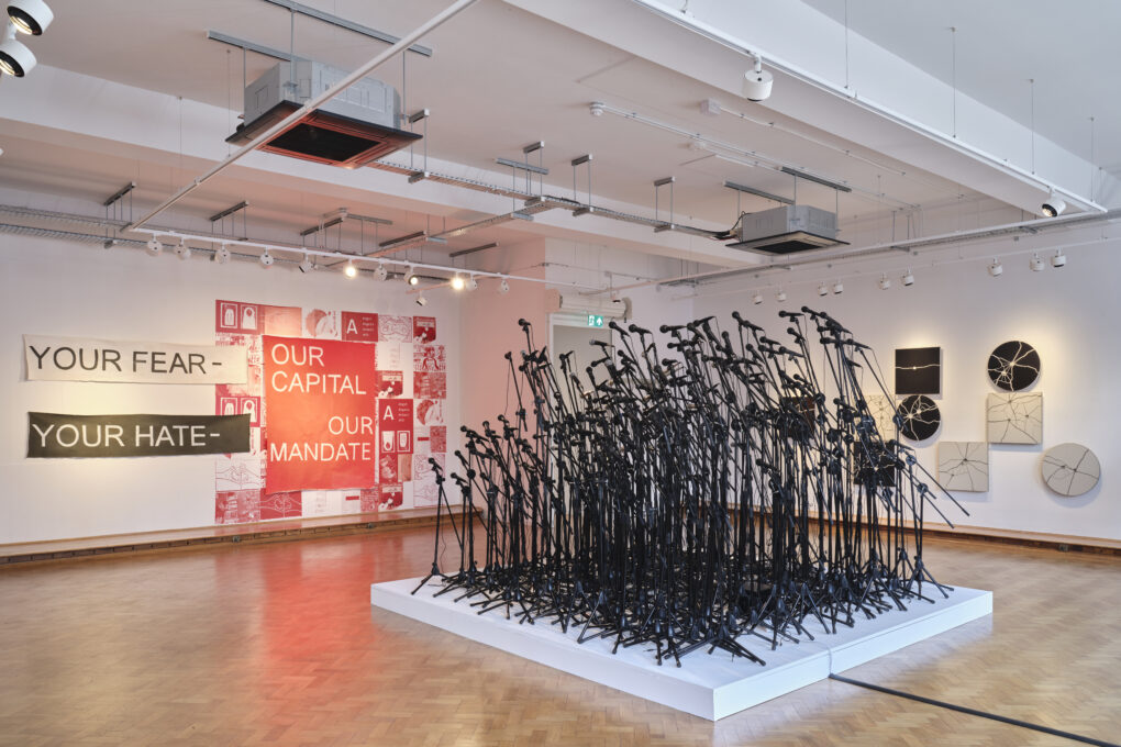 widok wystawy w galerii sztuki wspolczesnej