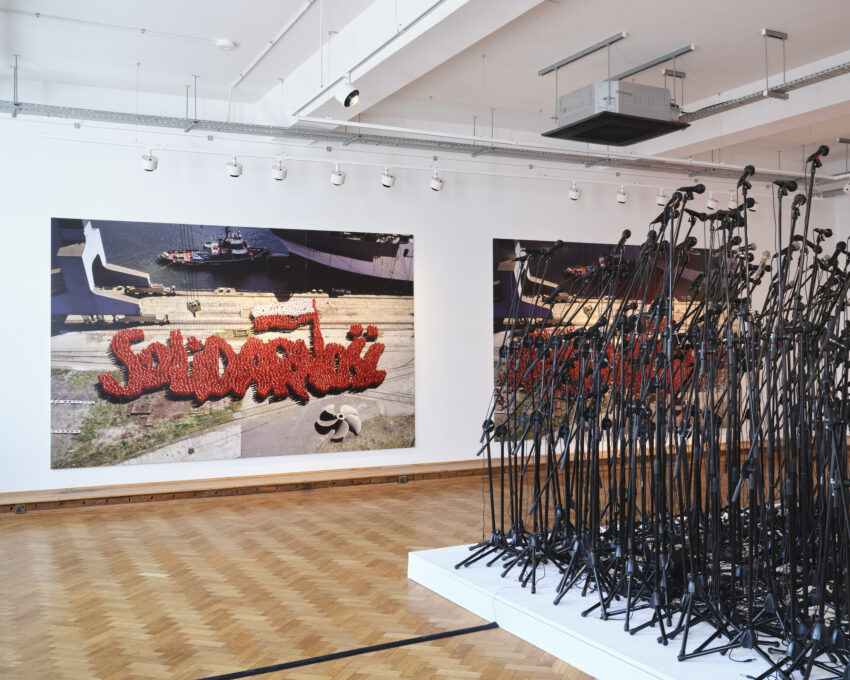 widok wystawy w galerii sztuki wspolczesnej