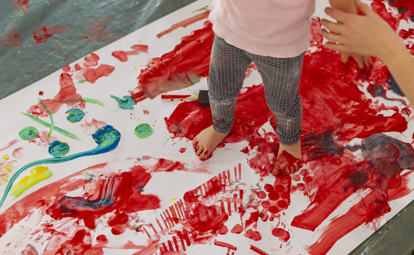 „Poszukiwanie kolorów” – rodzinne warsztaty dla maciupkich